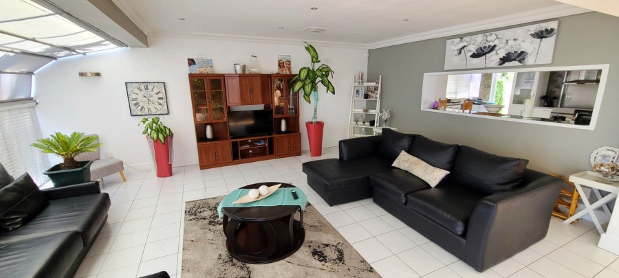 3 Bedroom Property for Sale in Cravenby Western Cape